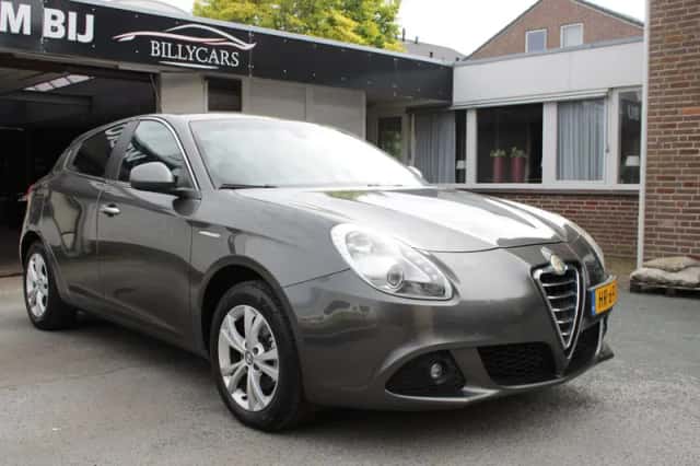 Alfa Romeo Giulietta (2013) thumbnail 3