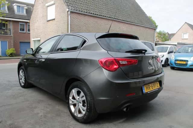 Alfa Romeo Giulietta (2013) thumbnail 4