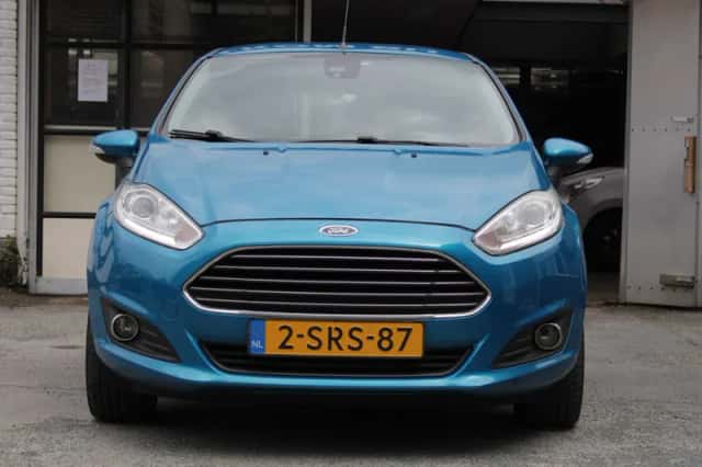 Ford Fiesta (2013) thumbnail 2