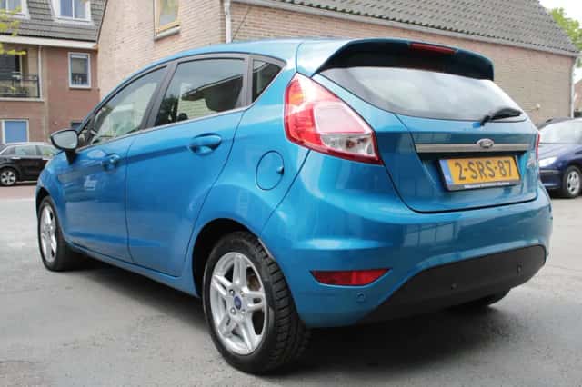 Ford Fiesta (2013) thumbnail 4