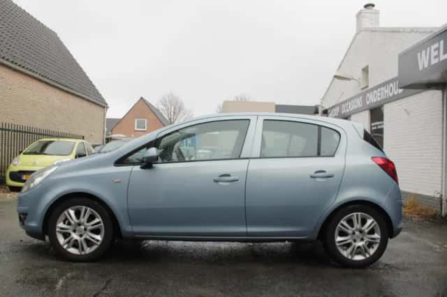 Opel Corsa (2008) thumbnail 3