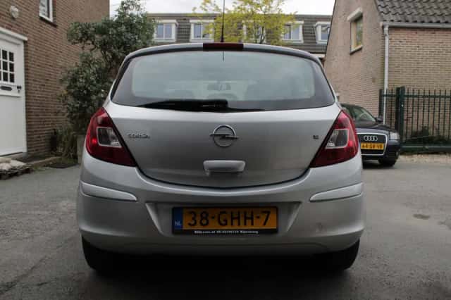Opel Corsa (2008) thumbnail 4
