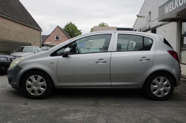 Opel Corsa (2008) thumbnail 6