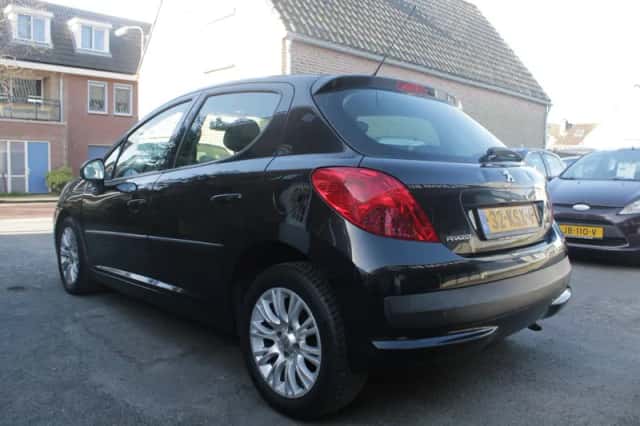 Peugeot 207 (2009) thumbnail 4