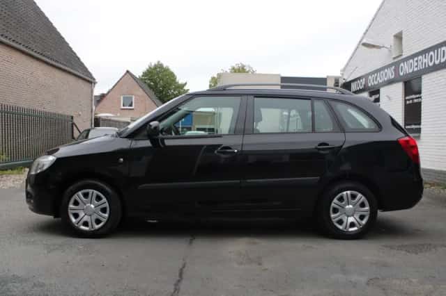 Škoda Fabia (2009) thumbnail 3