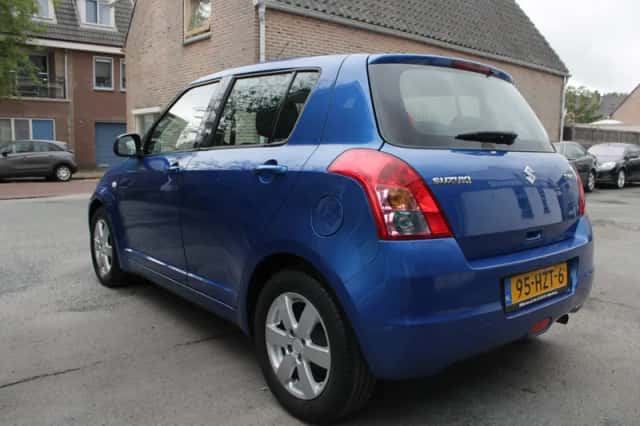 Suzuki Swift (2009) thumbnail 4