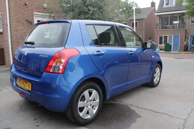 Suzuki Swift (2009) thumbnail 6