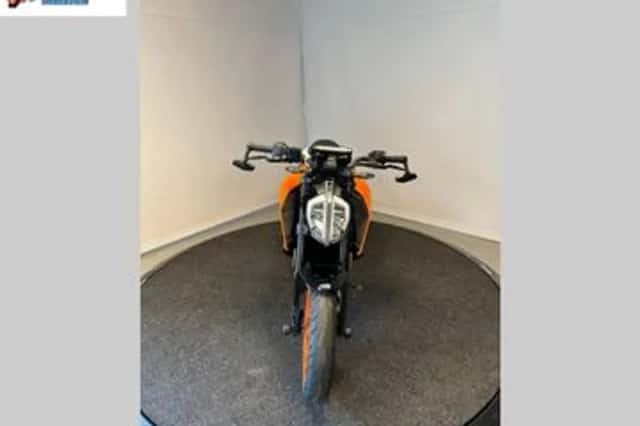 KTM 390 (2018) thumbnail 2