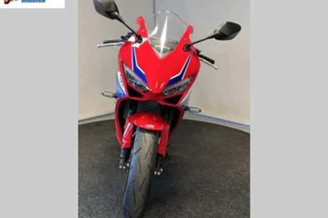 Honda CBR (2025) thumbnail 3