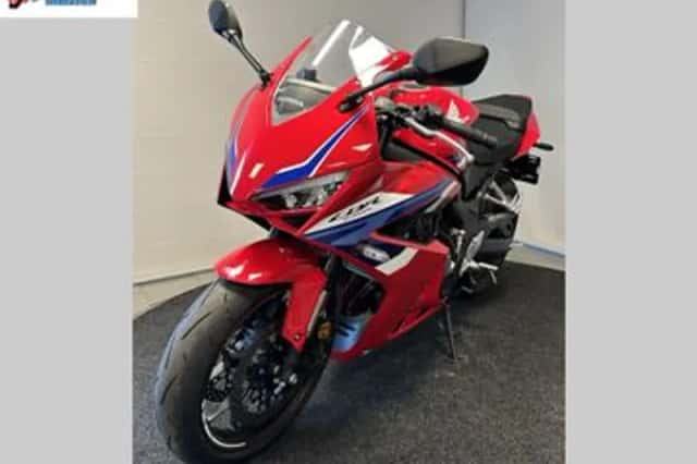 Honda CBR (2025) thumbnail 4