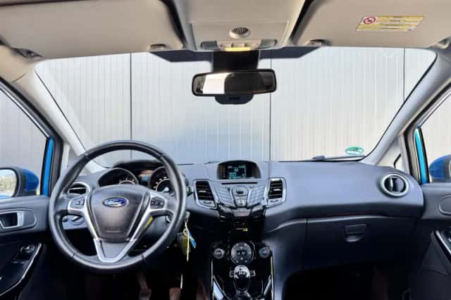 Ford Fiesta (2013) thumbnail 3