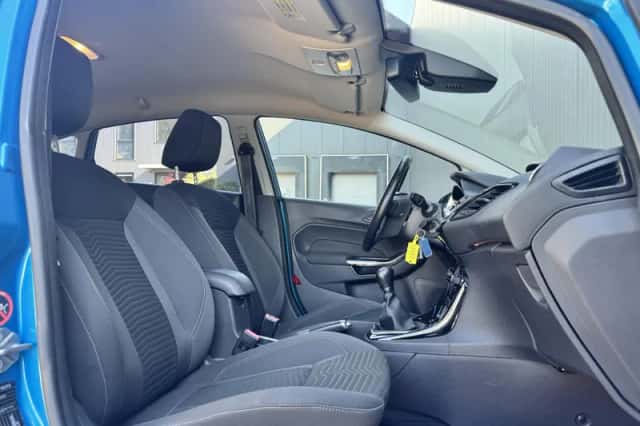 Ford Fiesta (2013) thumbnail 4