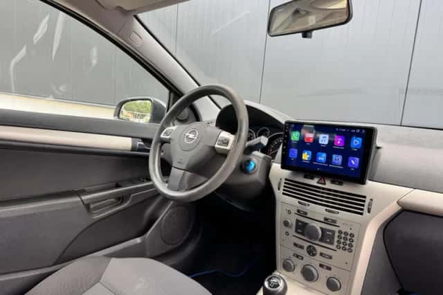 Opel Astra (2008) thumbnail 3
