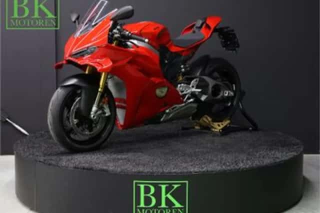 DUCATI PANIGALE V4 S (2025) thumbnail 2
