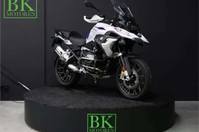 BMW R (2023) thumbnail 1