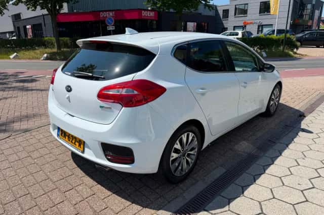 Kia Cee'd (2018) thumbnail 6