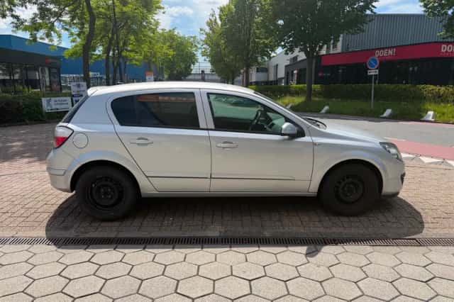 Opel Astra (2006) thumbnail 5