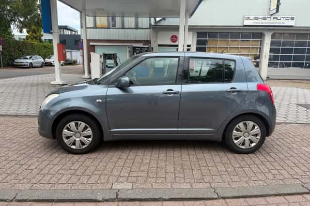 Suzuki Swift (2008) thumbnail 2
