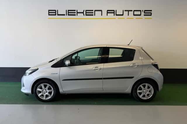 Toyota Yaris (2014) thumbnail 3
