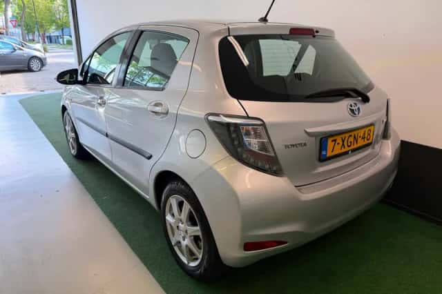 Toyota Yaris (2014) thumbnail 4
