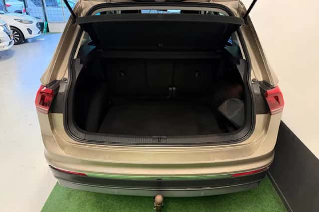 Volkswagen Tiguan (2018) thumbnail 5