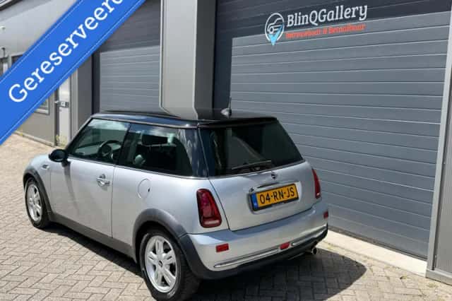 MINI Cooper (2005) thumbnail 2