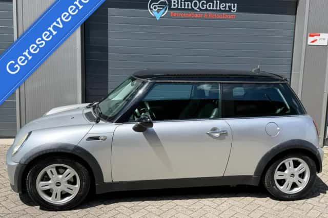MINI Cooper (2005) thumbnail 3