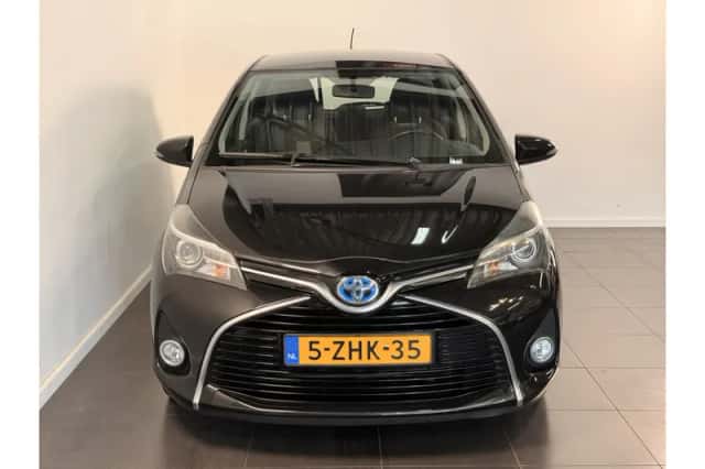 Toyota Yaris (2015) thumbnail 4