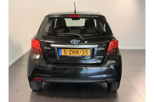 Toyota Yaris (2015) thumbnail 5