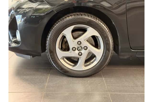 Toyota Yaris (2015) thumbnail 6