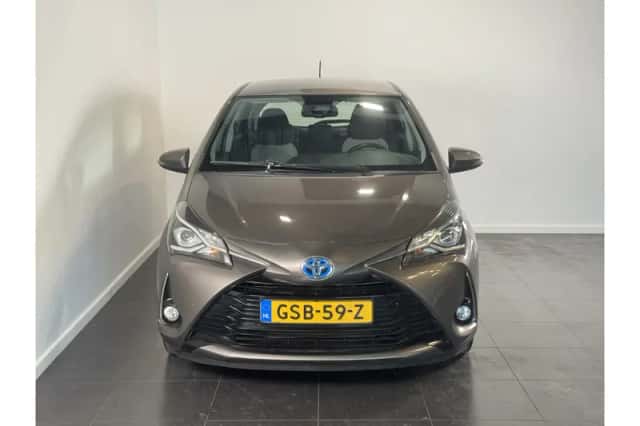 Toyota Yaris (2018) thumbnail 3