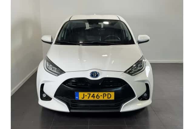 Toyota Yaris (2020) thumbnail 3
