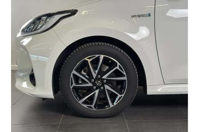 Toyota Yaris (2020) thumbnail 4