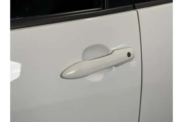 Toyota Yaris (2020) thumbnail 5