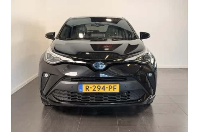 Toyota C-HR (2021) thumbnail 2