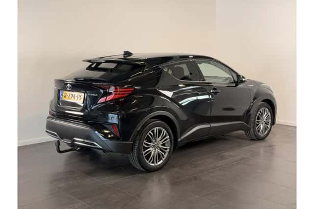Toyota C-HR (2021) thumbnail 3