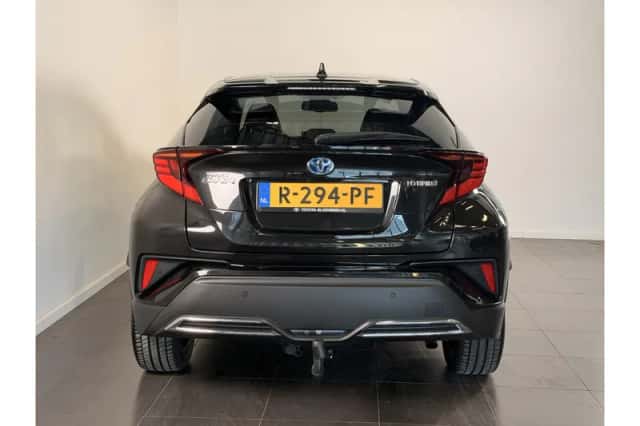 Toyota C-HR (2021) thumbnail 4