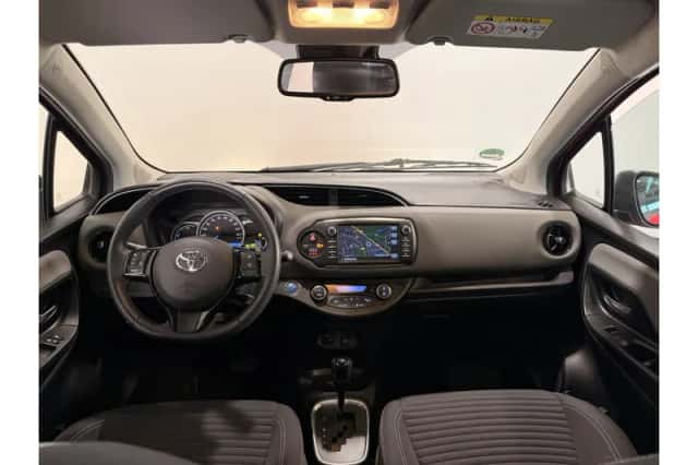 Toyota Yaris (2018) thumbnail 2
