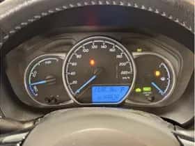 Toyota Yaris (2018) thumbnail 13