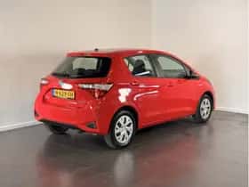Toyota Yaris (2018) thumbnail 3