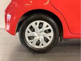 Toyota Yaris (2018) thumbnail 4