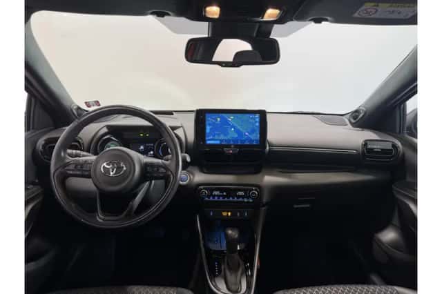 Toyota Yaris (2022) thumbnail 2