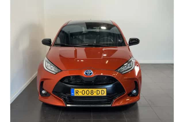 Toyota Yaris (2022) thumbnail 3