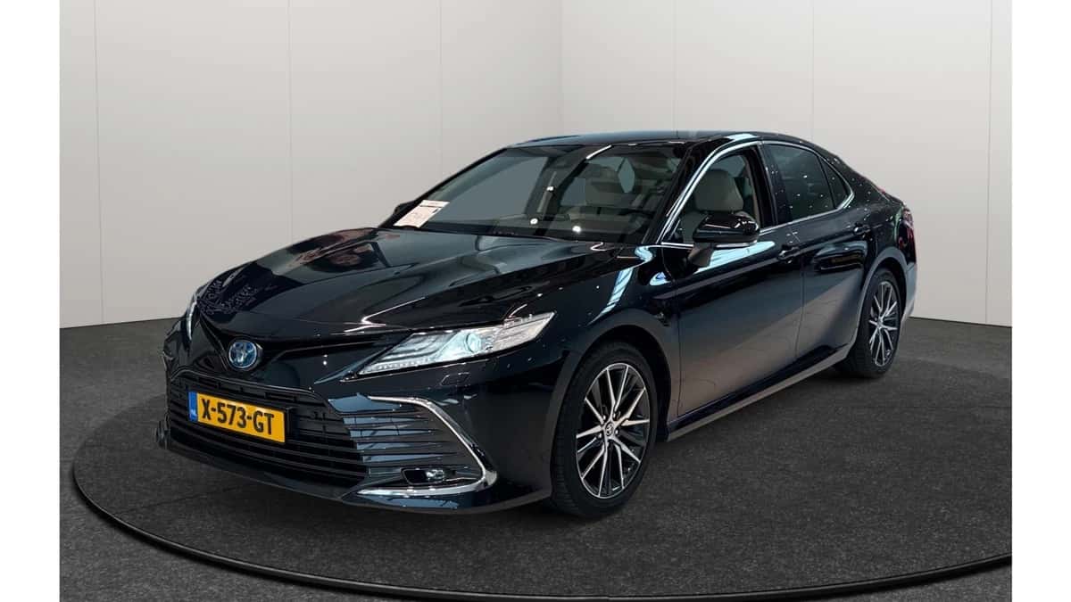 Toyota Camry (2023) — foto 1
