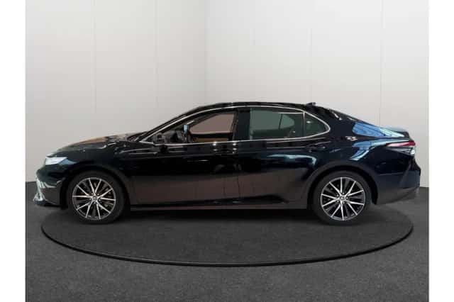 Toyota Camry (2023) thumbnail 3