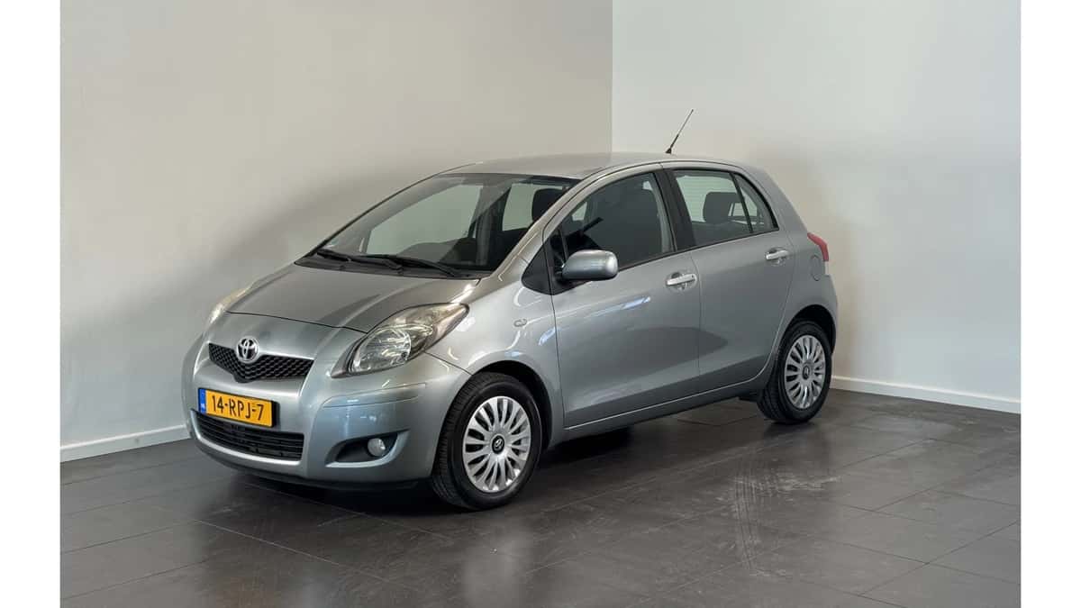Toyota Yaris (2011) — foto 1