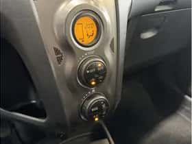 Toyota Yaris (2011) thumbnail 13