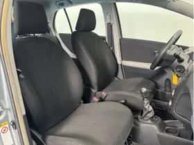Toyota Yaris (2011) thumbnail 17