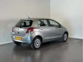 Toyota Yaris (2011) thumbnail 5