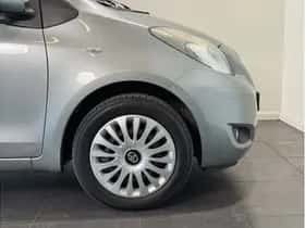 Toyota Yaris (2011) thumbnail 6